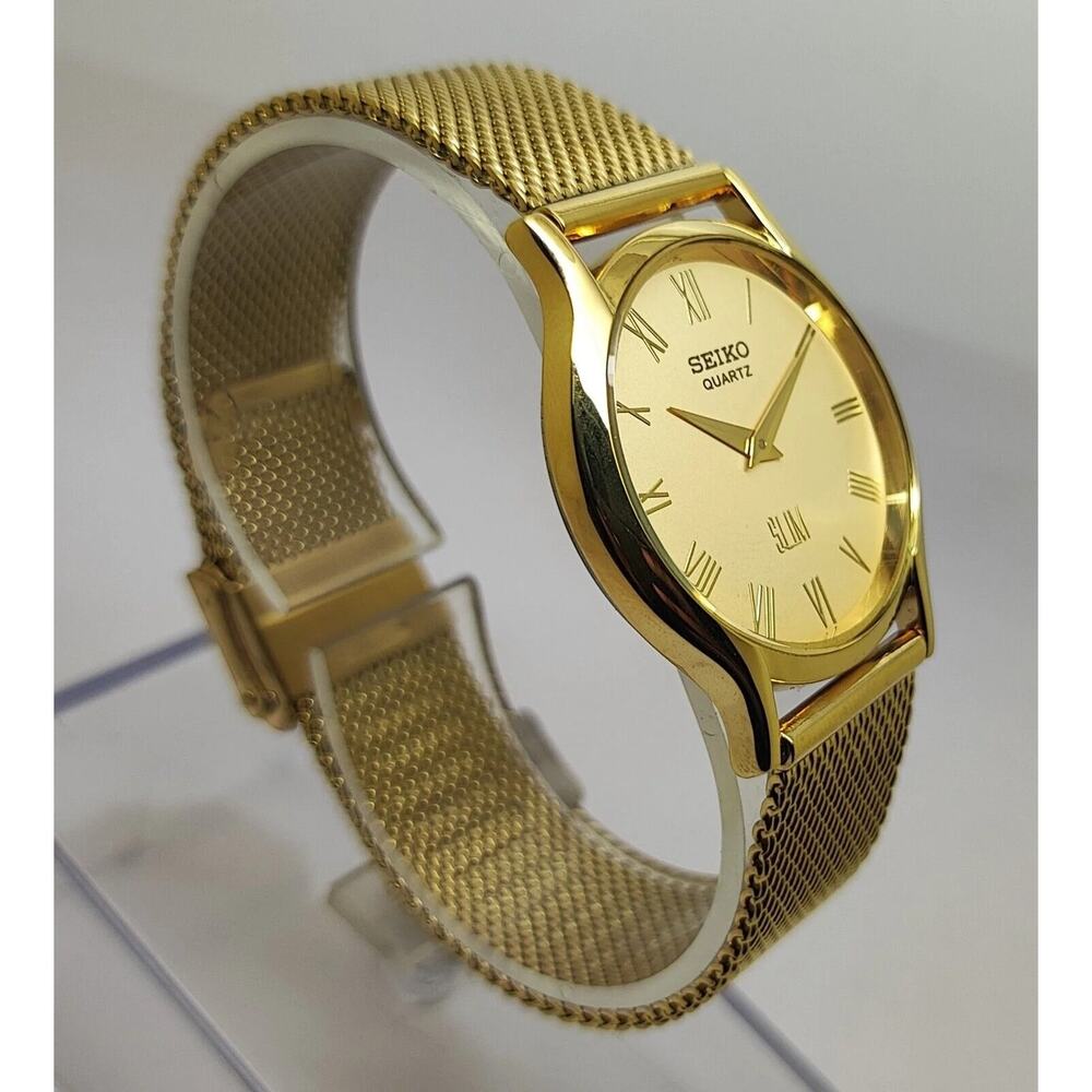 Vintage Style Seiko Quartz Mens Gold Watch & Gold accents W/ Metal Strap - Picture 2 of 7